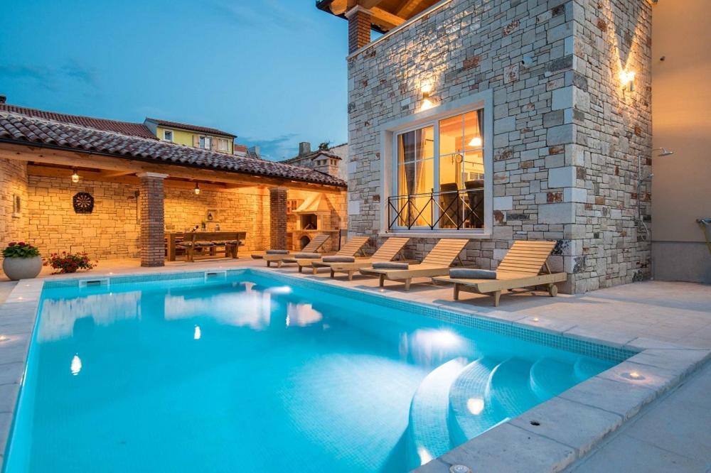 Moderne Istrische Steinvilla - 4 Sterne Mit Privatem, Beheizbaren Pool & Meerblick Kavran المظهر الخارجي الصورة