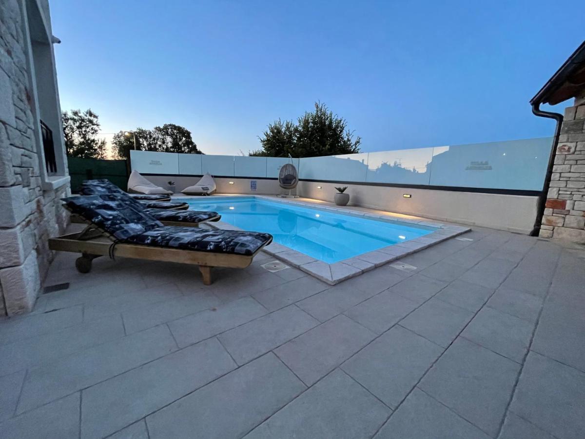 Moderne Istrische Steinvilla - 4 Sterne Mit Privatem, Beheizbaren Pool & Meerblick Kavran المظهر الخارجي الصورة