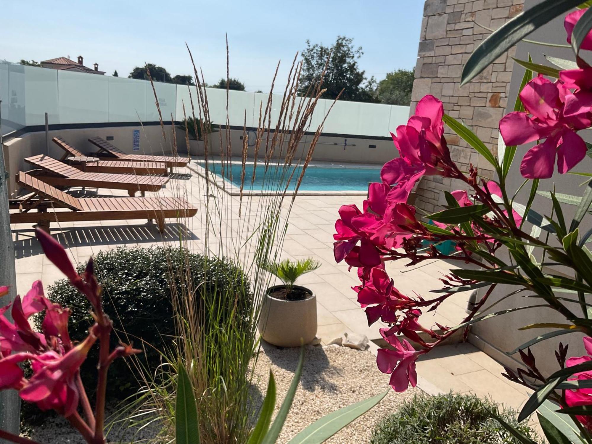 Moderne Istrische Steinvilla - 4 Sterne Mit Privatem, Beheizbaren Pool & Meerblick Kavran المظهر الخارجي الصورة